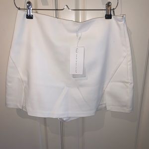 Endless Rose white mini skort